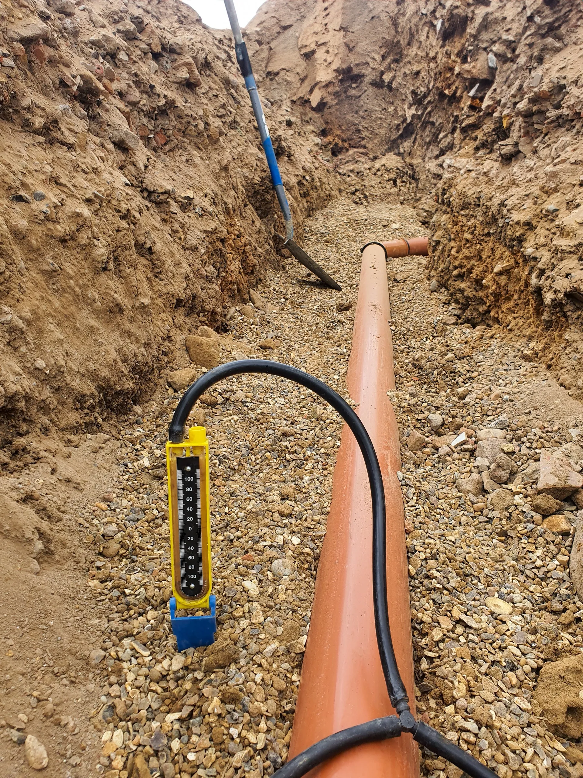 Infographic highlighting reasons to choose Greater London Drainage for emergency plumbing and drainage services